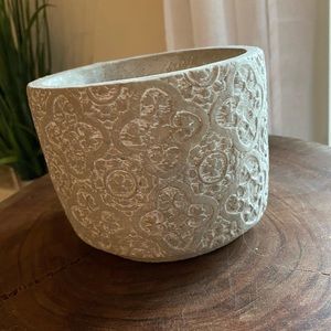 Gray and white ceramic potting dish